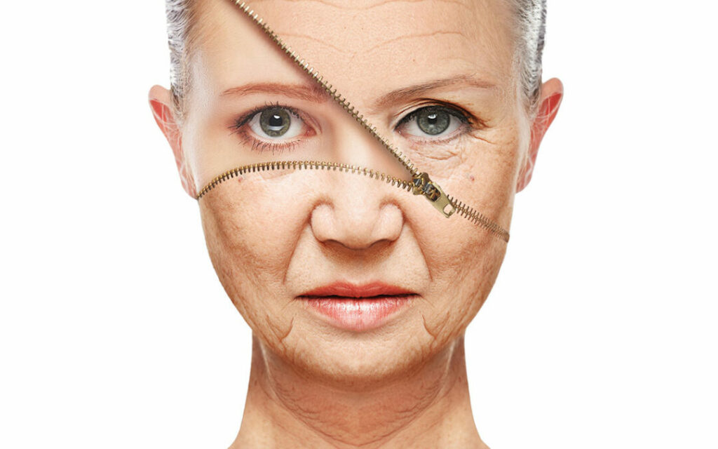 Bildmontage von Hautalterung einer Frau als Reißverschluss